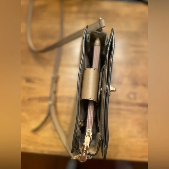 Michael Kors Rivington Messenger - Picture 6 of 7